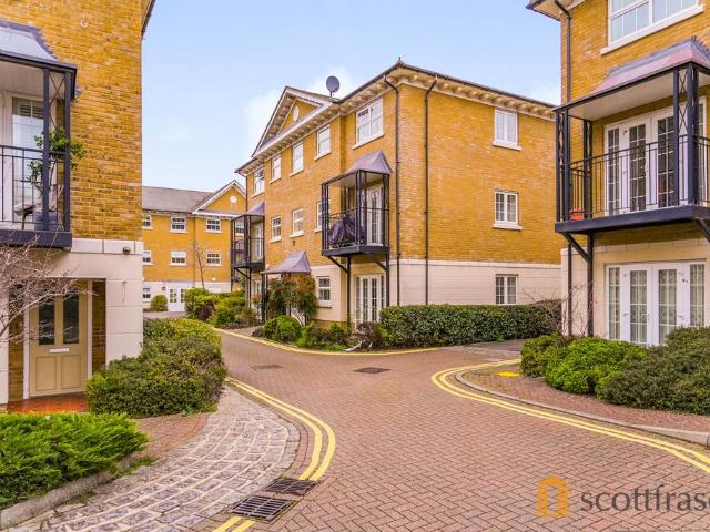Flat for rent in Cowley Marsh, The Slade