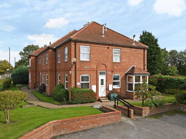 Flat for rent in The Groves, High Field