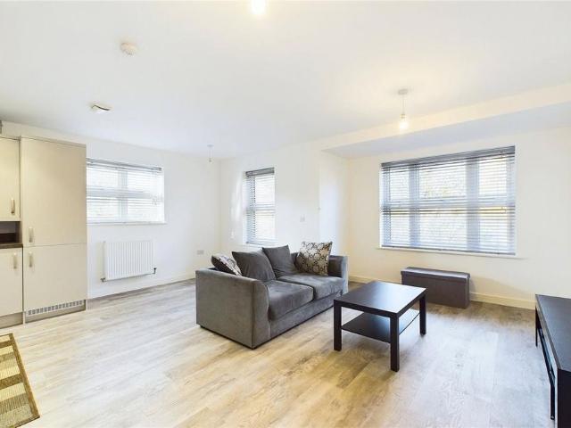Apartment for rent in Emmbrook, Wokingham