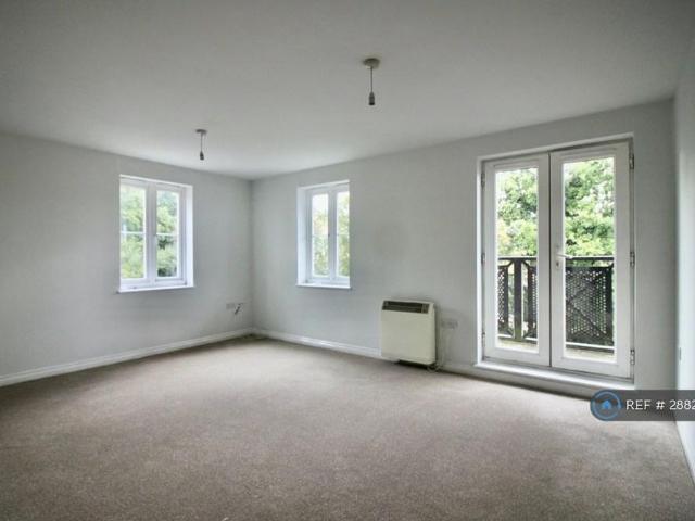 Apartment for rent in Mile End, Fordham Heath