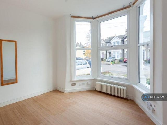 Apartment for rent in Gants Hill, Greater London
