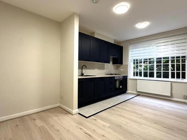 Apartment for rent in Colney Hatch, Greater London