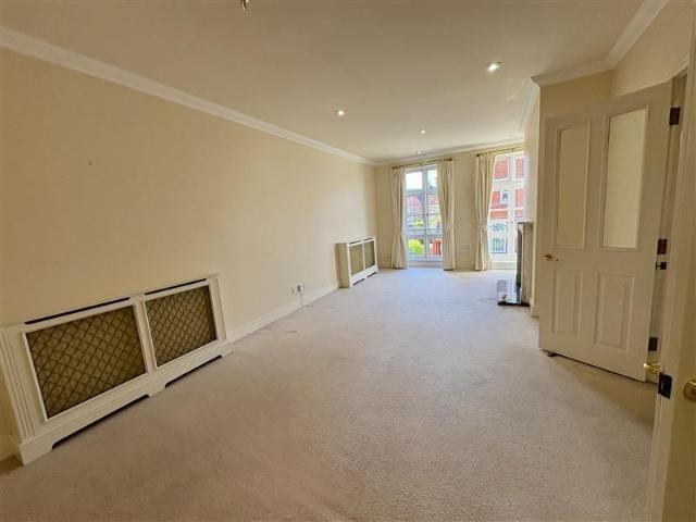 Apartment for rent in Row Town, Surrey