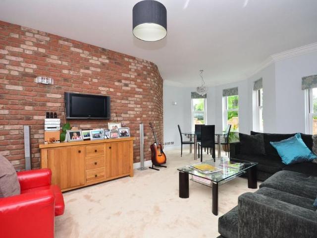 Apartment for rent in Westborough, Surrey