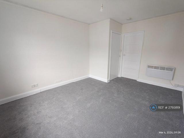 Flat for rent in Daws Hill, Cressex