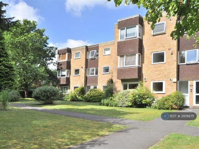 Flat for rent in Foxbury, Greater London