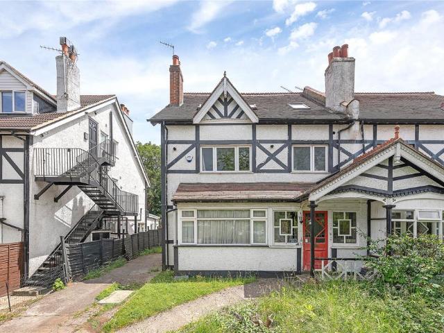 Flat for rent in London Borough of Croydon, Purley