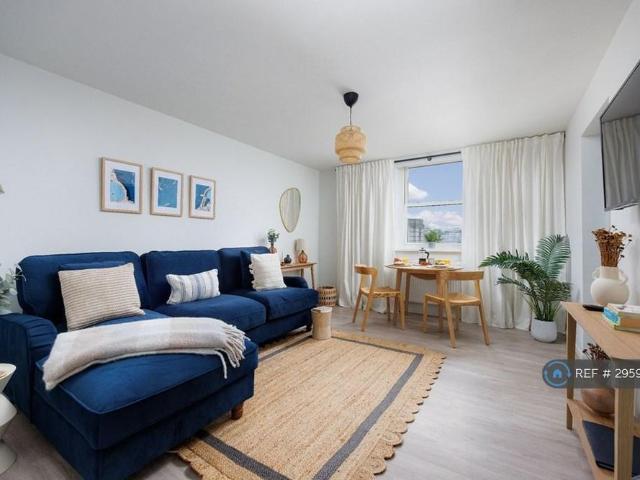 Apartment for rent in Stonehouse, Mount Wise