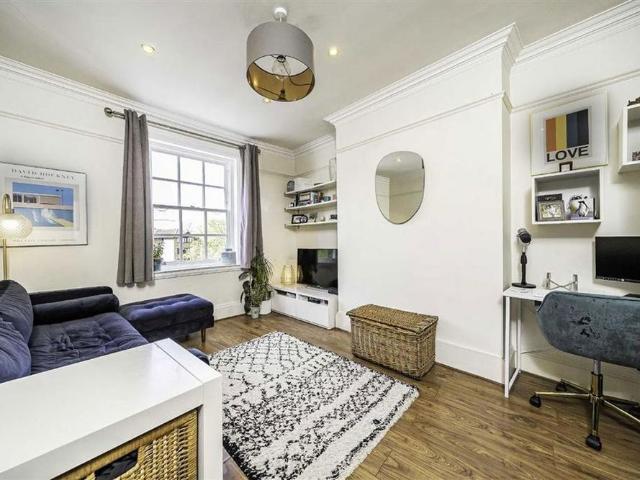 Apartment for rent in Strawberry Hill, Greater London