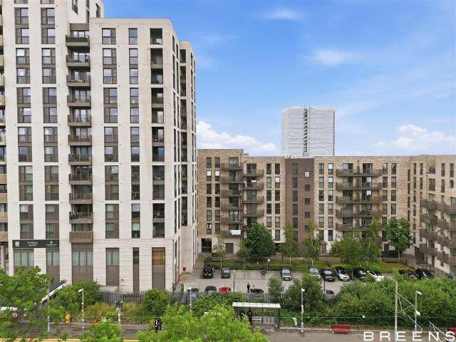 Flat for rent in Ponders End, Greater London