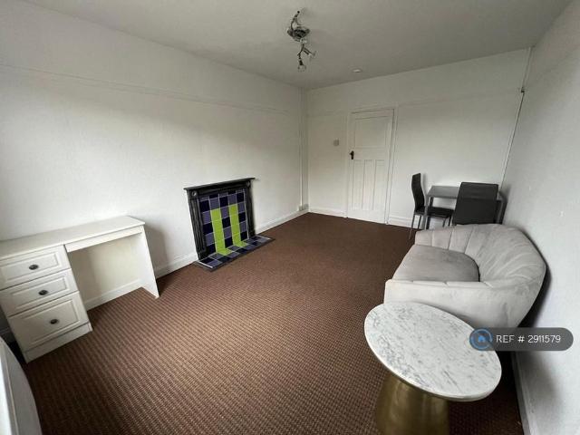 Apartment for rent in Rush Green, Greater London