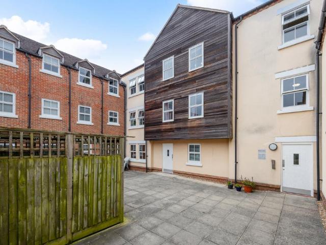 Flat for rent in Aylesbury, Coldharbour