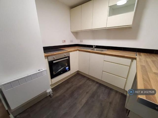 Apartment for rent in Deeplish, Burnedge