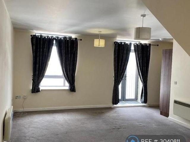 Apartment for rent in Burnedge, Greater Manchester