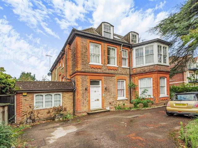 Flat for rent in Connaught Park, Bushey
