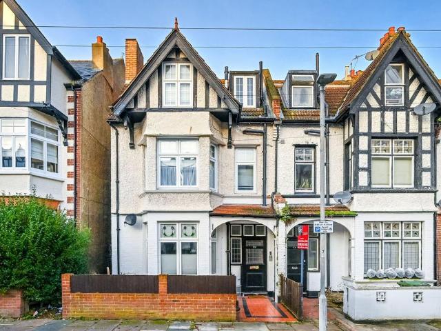 Flat for rent in Surbiton, Greater London