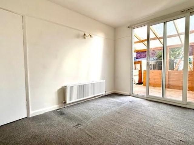 Apartment for rent in Fairlop, Greater London