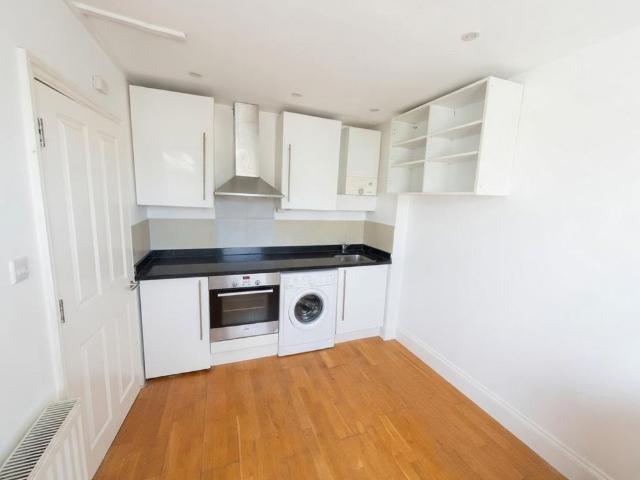 Apartment for rent in Marlborough, Easton Royal