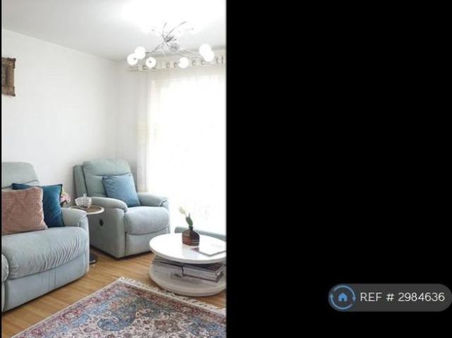 Apartment for rent in Holywell Estate, North Watford