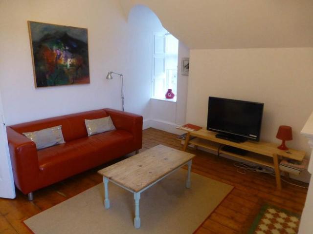 Apartment for rent in Canongate, Old Town