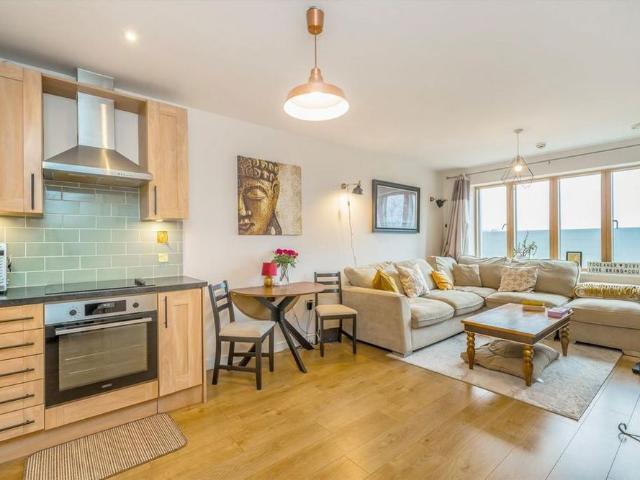 Apartment for rent in London Borough of Ealing, Hanwell