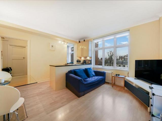 Flat for rent in St. John's Wood, Greater London