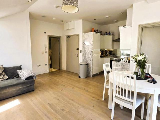 Apartment for rent in London Borough of Ealing, Perivale