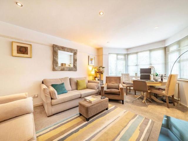 Apartment for rent in Strand-on-the-Green, Greater London