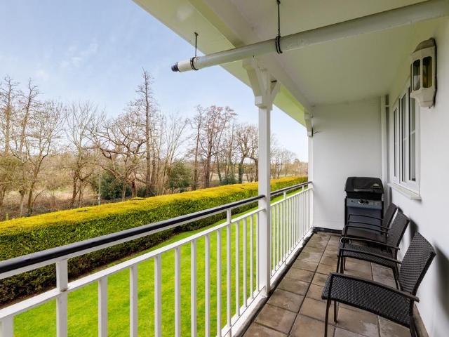 Flat for rent in Blackhills, Surrey