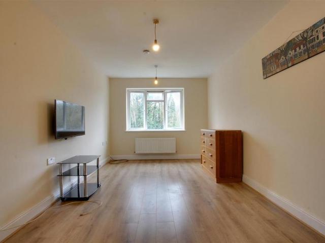 Apartment for rent in Winchmore Hill, Greater London