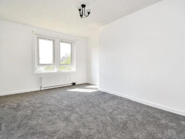 Apartment for rent in South Barrwood, Kilsyth