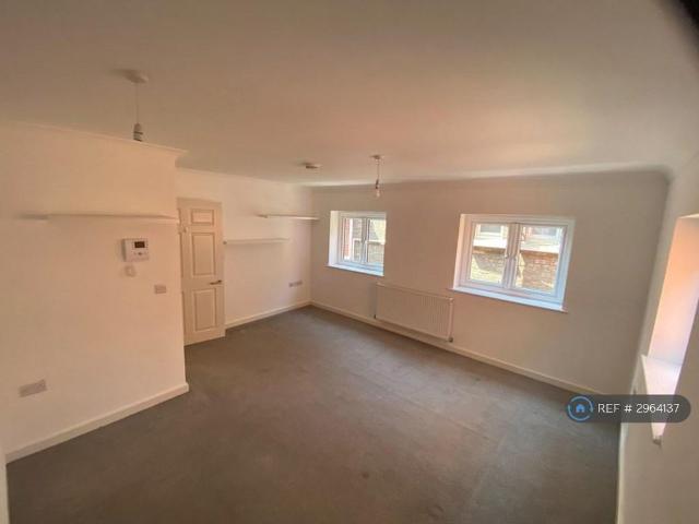 Apartment for rent in Mile End, Fordham Heath