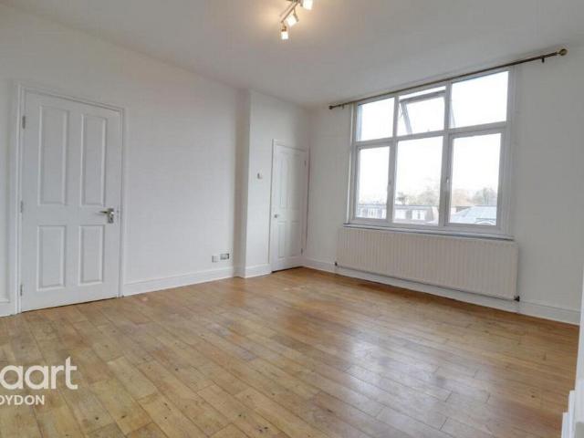 Flat for rent in London Borough of Croydon, Greater London