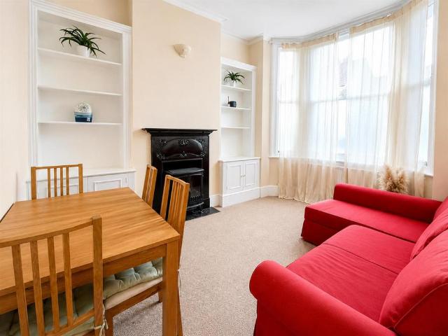Apartment for rent in Earlsfield, Greater London