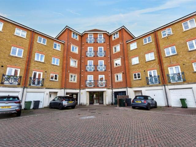 Flat for rent in Sovereign Harbour, Eastbourne