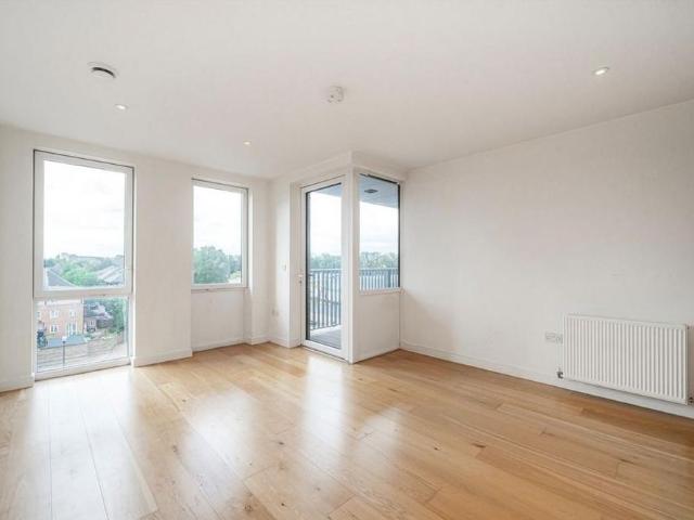 Apartment for rent in London Borough of Ealing, Hanwell