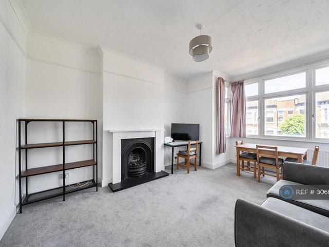 Apartment for rent in Fortis Green, Greater London