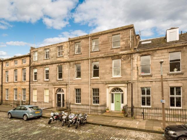 Flat for rent in Gayfield, Broughton