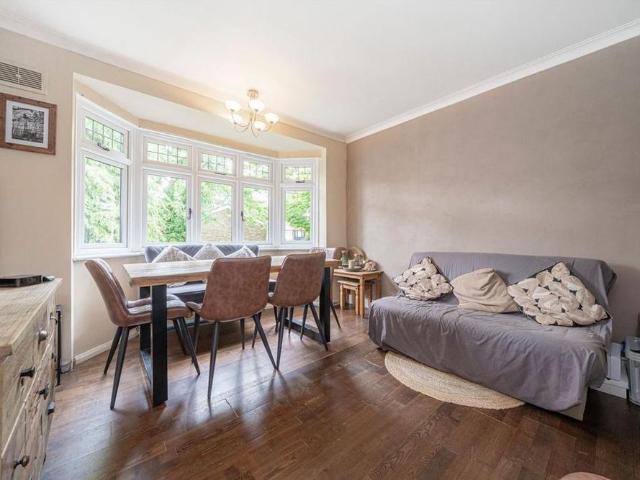 Apartment for rent in Strawberry Hill, Greater London