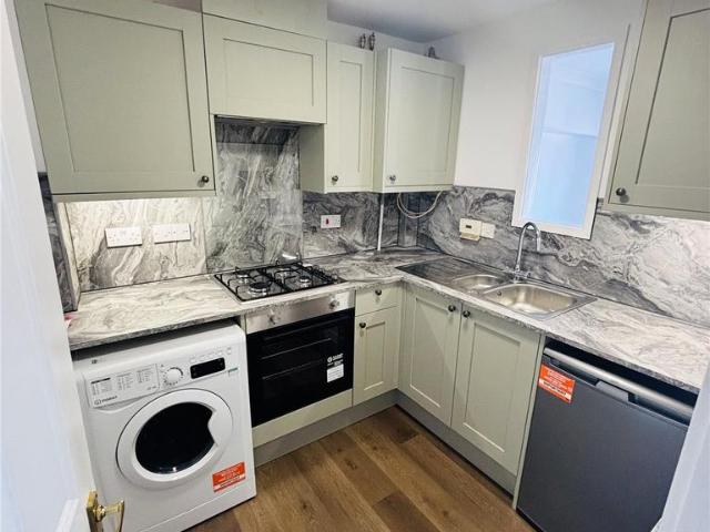 Flat for rent in Roedean