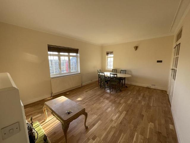 Apartment for rent in Preston, Greater London