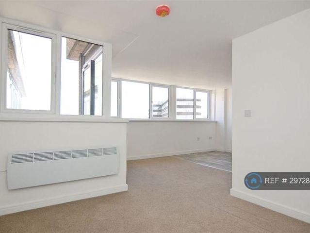 Apartment for rent in Dixons Green, West Midlands