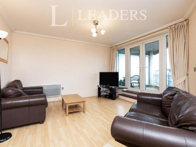 Apartment for rent in Horsell, Woking