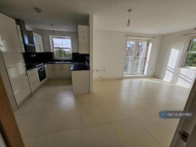Apartment for rent in Holloway Hill, Fole