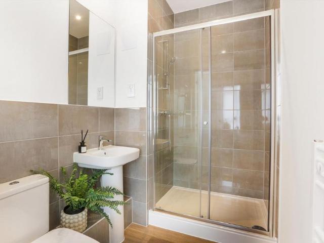 Apartment for rent in Blackhills, Surrey