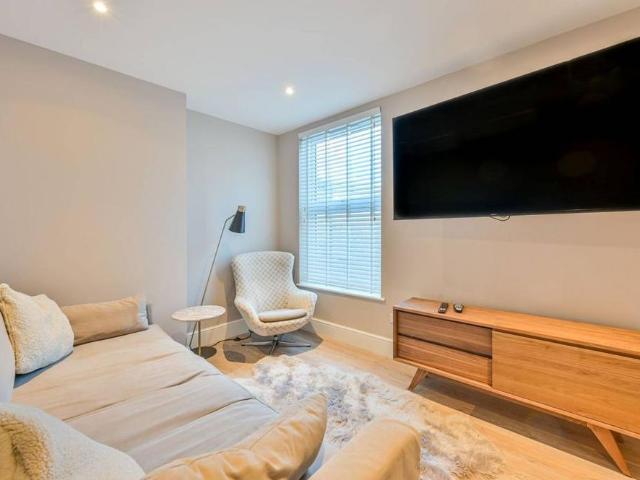 Apartment for rent in Stroud Green, Greater London