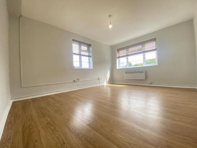 Apartment for rent in Horsell, Woking