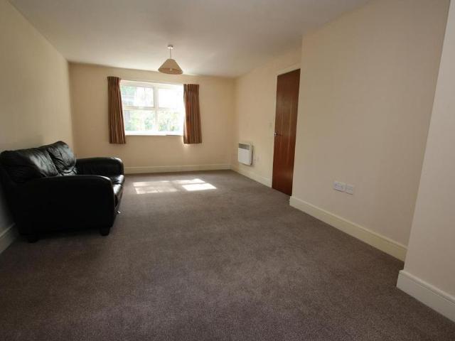 Apartment for rent in Pound Hill, Crawley