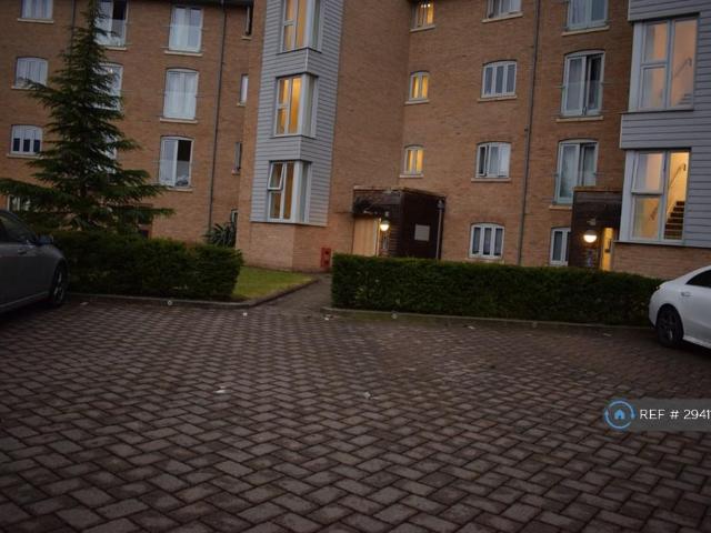 Flat for rent in Barkingside, Greater London