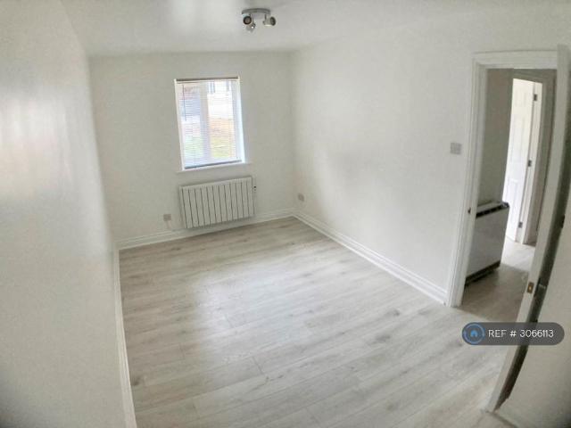 Apartment for rent in Ivy Chimneys, Epping Forest